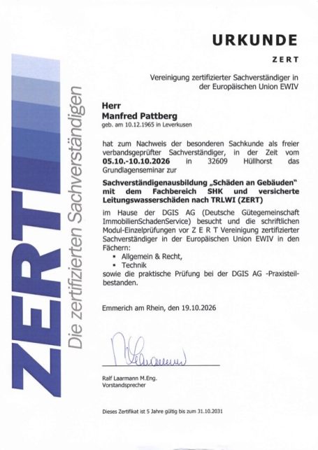 Nachweis über die erfolgreich absolvierte Sachverständigenausbildung mit schriftlichen und praktischer Prüfung. Ausgestellt durch ZERT am 19. Oktober 2026, gültig bis 31. Oktober 2031. ZERT-Urkunde von Manfred Pattberg zur Sachverständigenausbildung für Gebäudeschäden, SHK und versicherte Leitungswasserschäden.